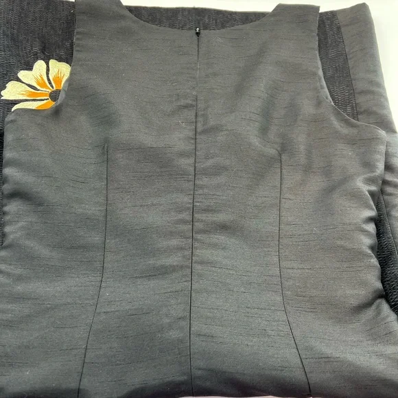 Slate New York Floral Embroidered Shift Dress - Picture 6 of 8